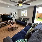 Dairy Whitby- Hot Tub - 4 Beds *