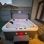 בית נופש Dairy Whitby- Hot Tub - 4 Beds *