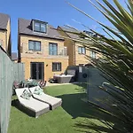 בית נופש Dairy Whitby- Hot Tub - 4 Beds *