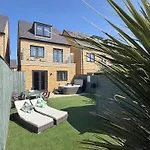 Dairy Whitby- Hot Tub - 4 Beds בית נופש וויטבי