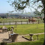 Dairy Whitby- Hot Tub - 4 Beds בית נופש *